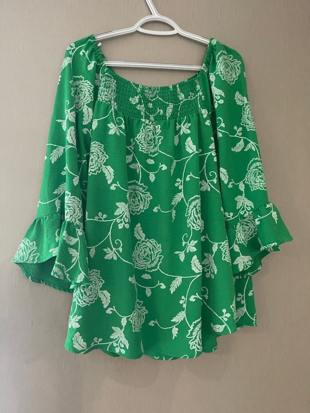 Ava & Grace 2x plus floral ruffle Bell sleeved smock green white floral top